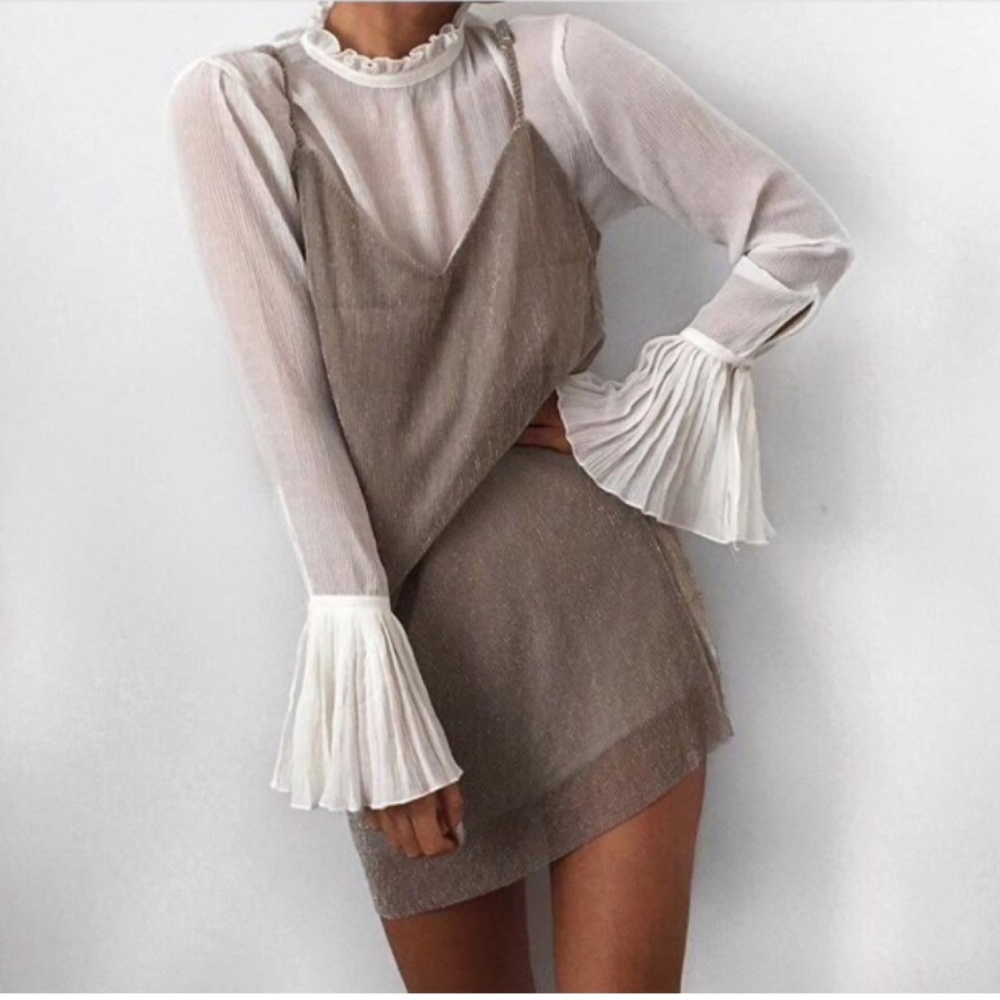 ******ISO****H&M PLEATED BELL SLEEVE BLOUSE